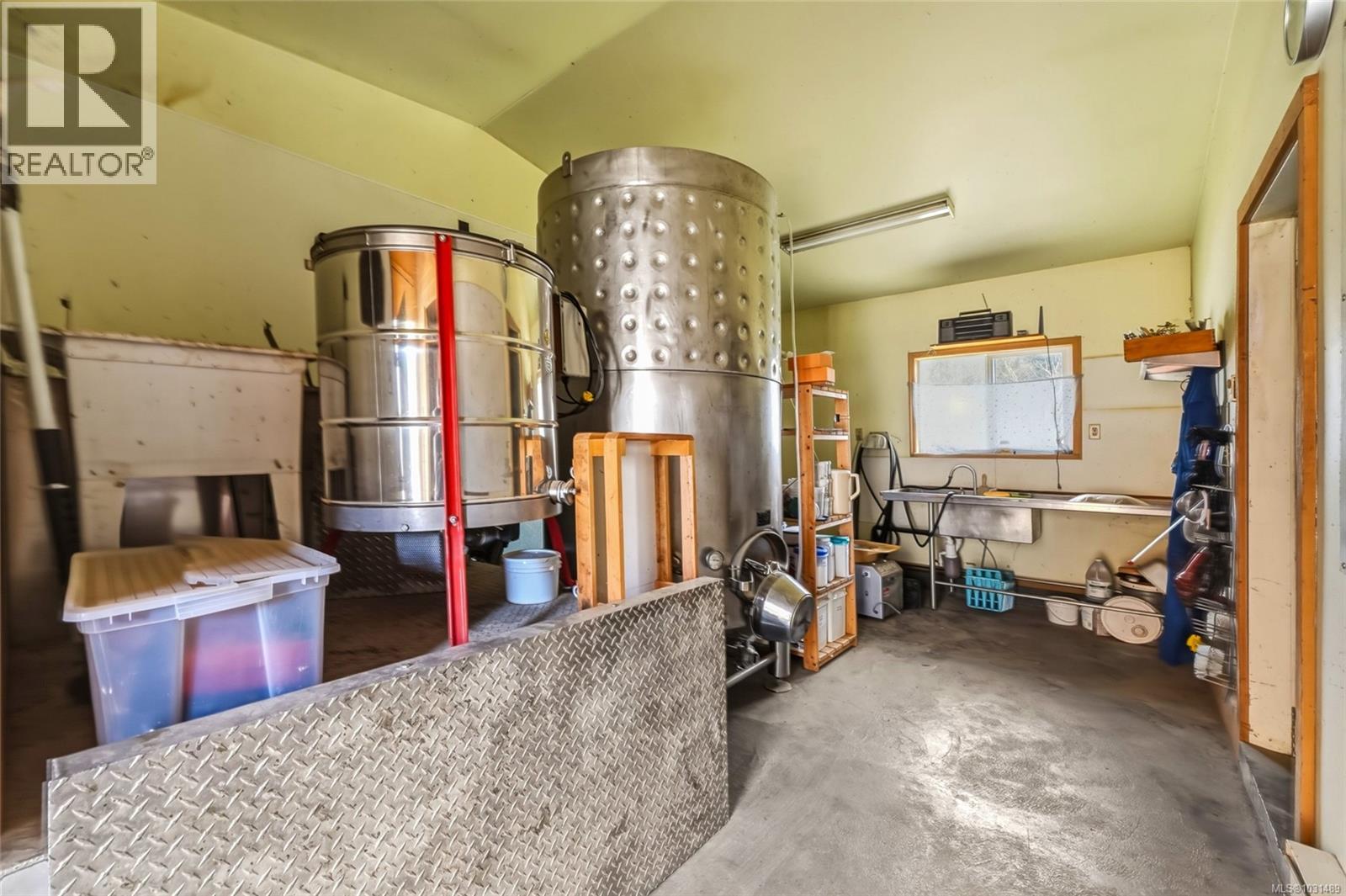 8750 West Coast Rd - 54