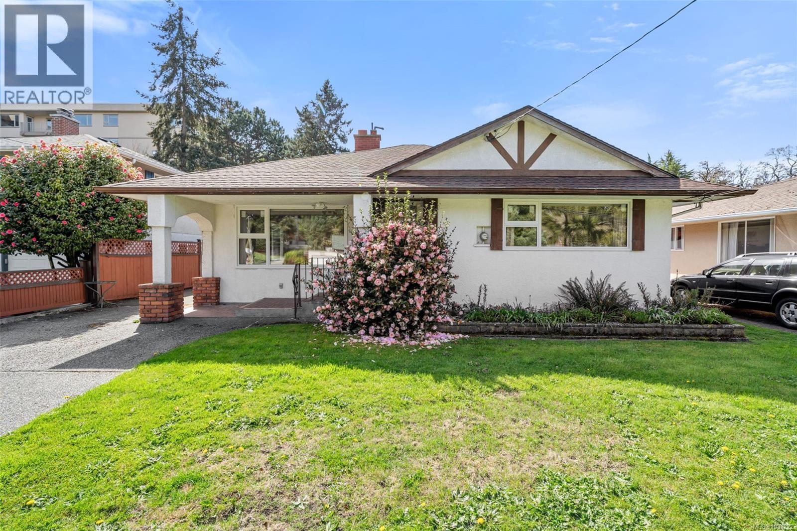 1075 Lodge Ave - 1