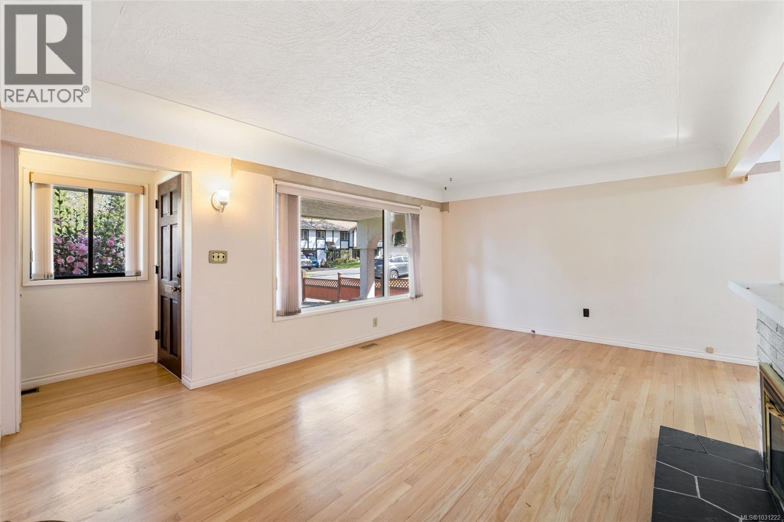 1075 Lodge Ave - 4
