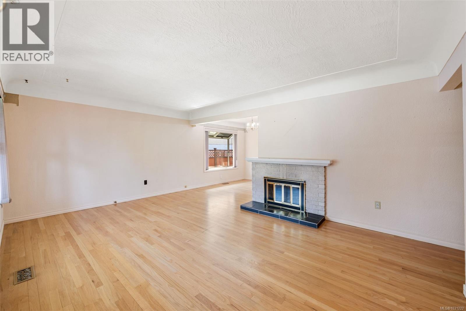 1075 Lodge Ave - 5