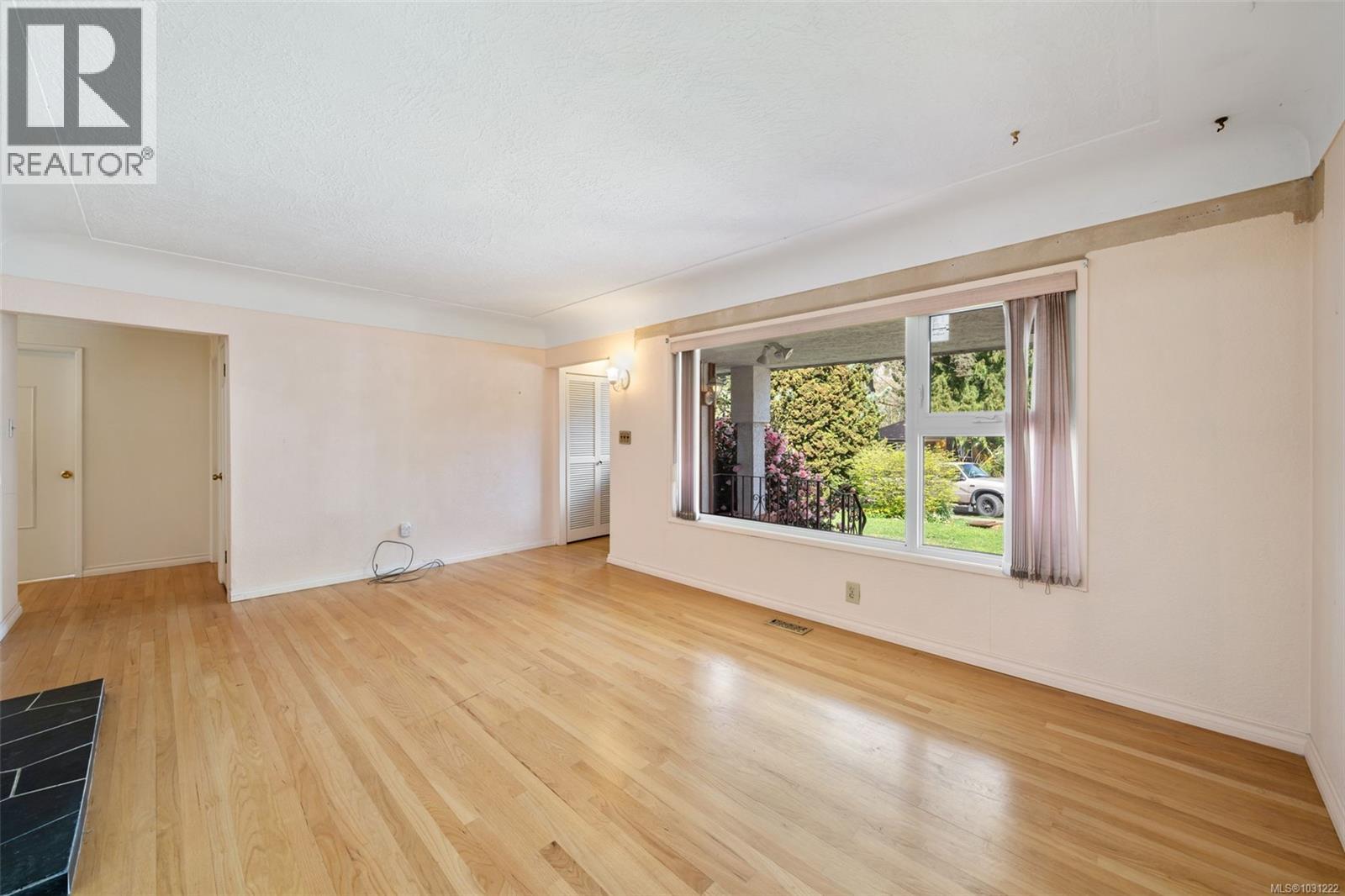1075 Lodge Ave - 6