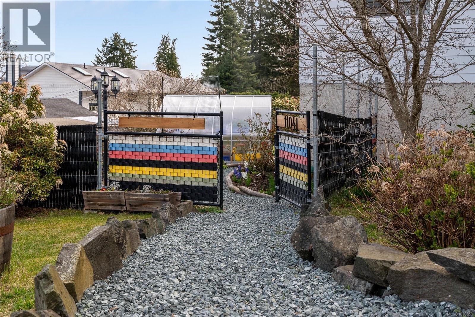 11041 Chemainus Rd - 25
