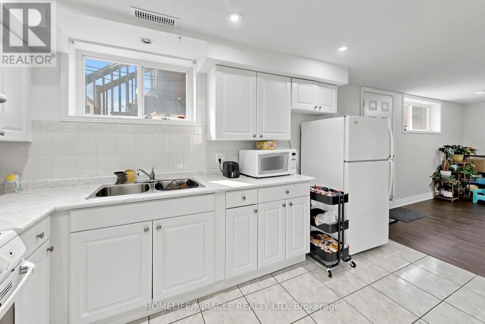 361 BRISDALE DRIVE NW - 32