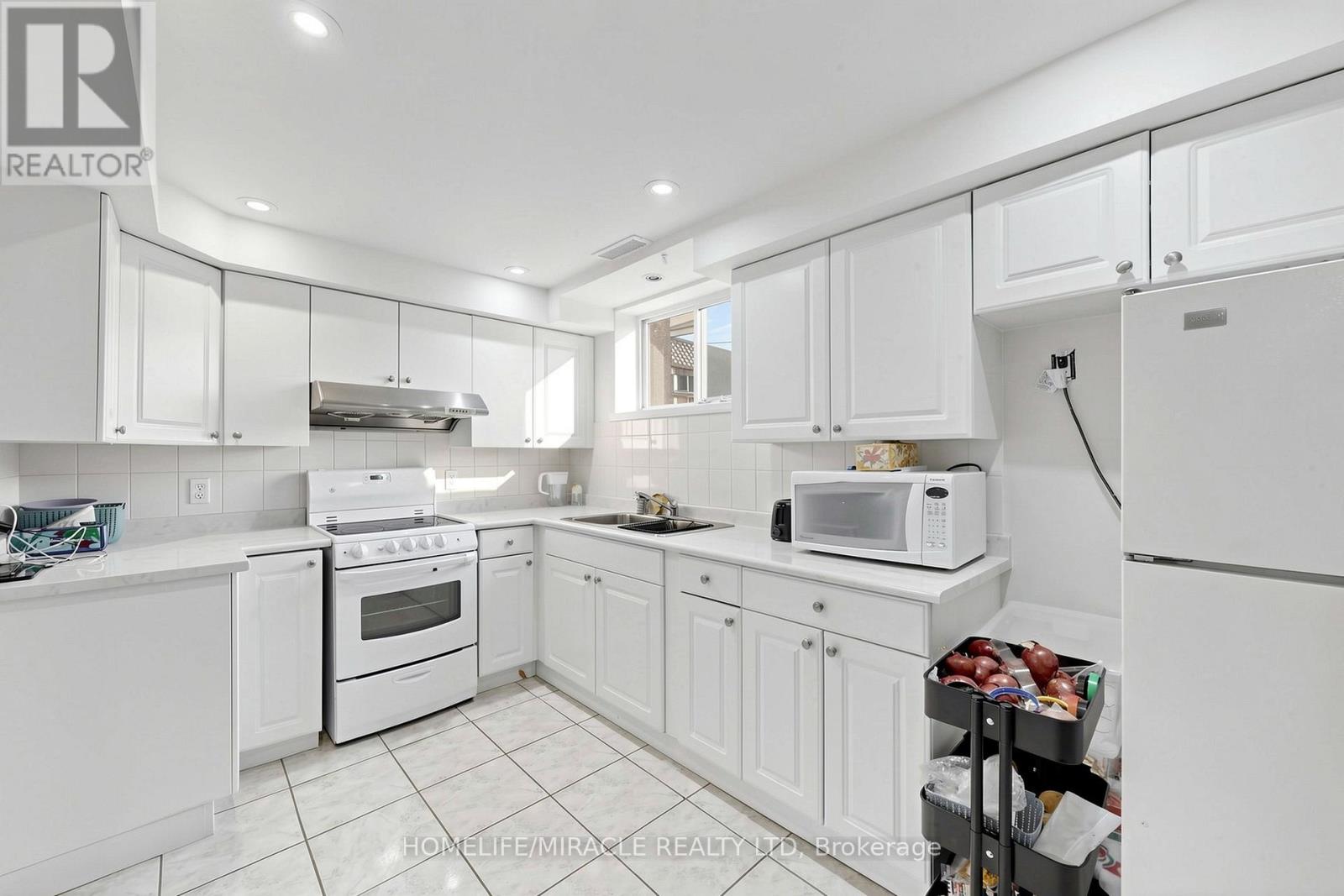 361 BRISDALE DRIVE NW - 30