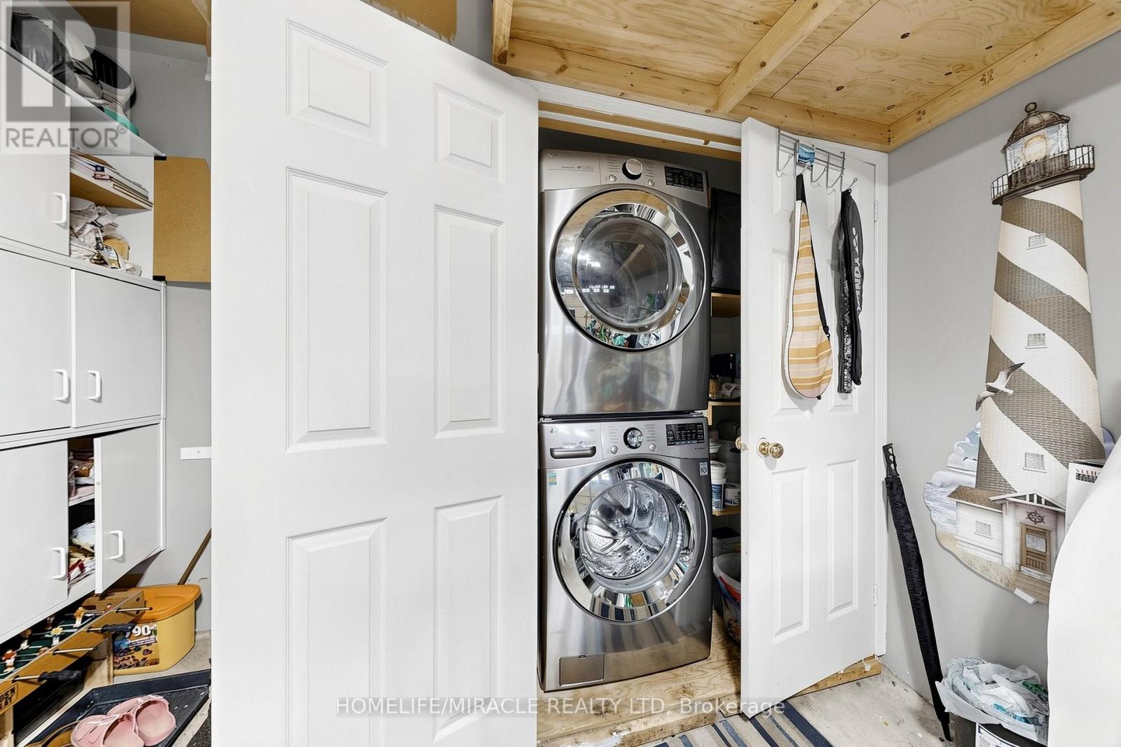 361 BRISDALE DRIVE NW - 36
