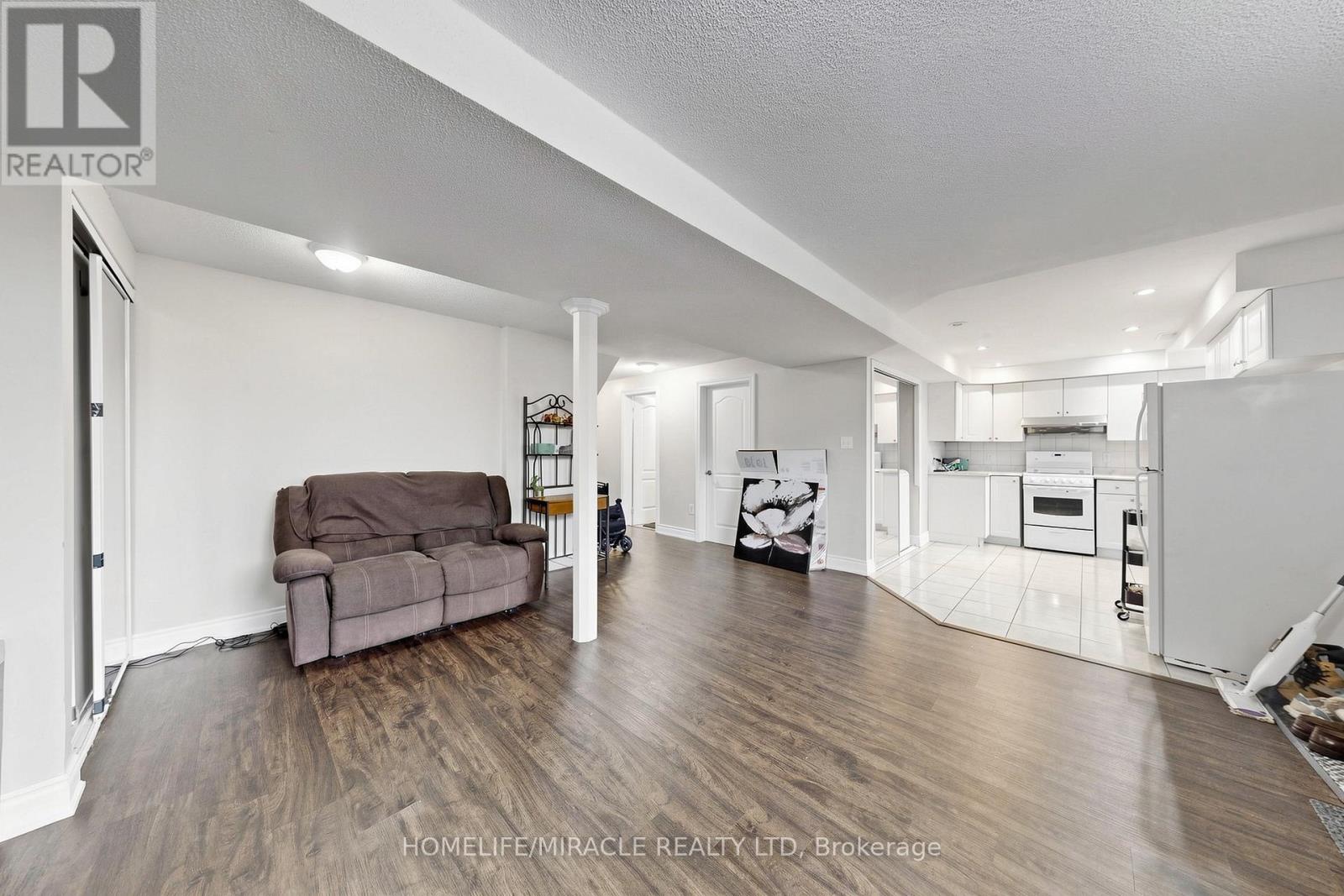 361 BRISDALE DRIVE NW - 29