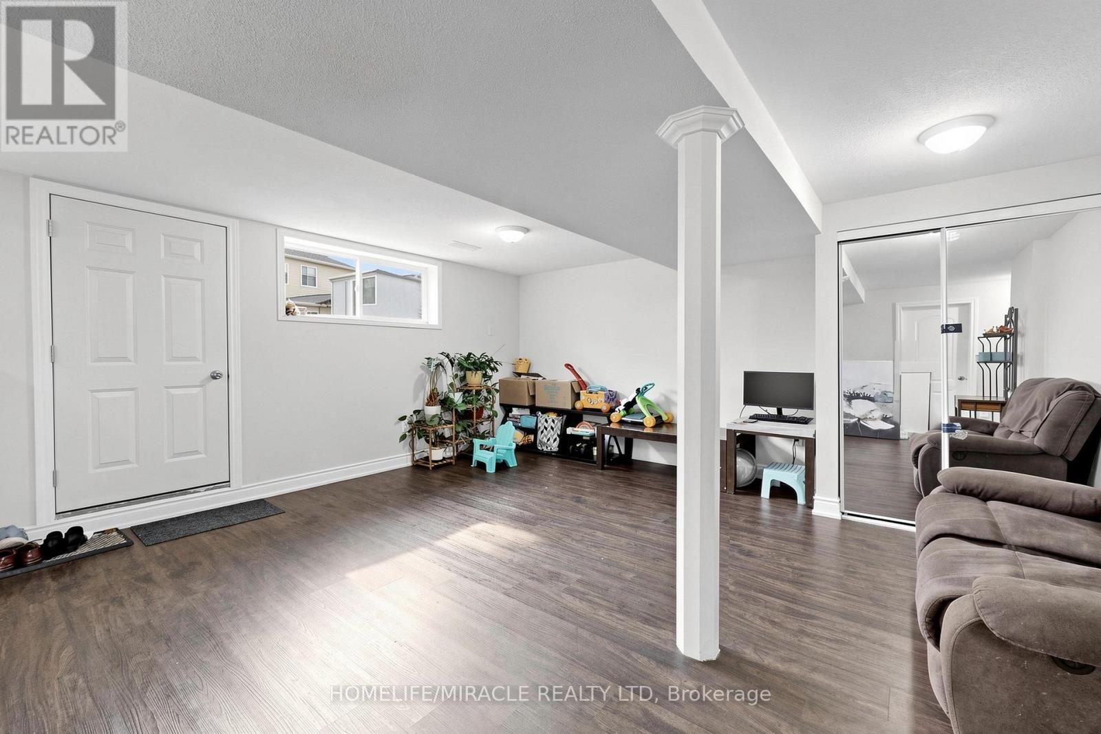 361 BRISDALE DRIVE NW - 27