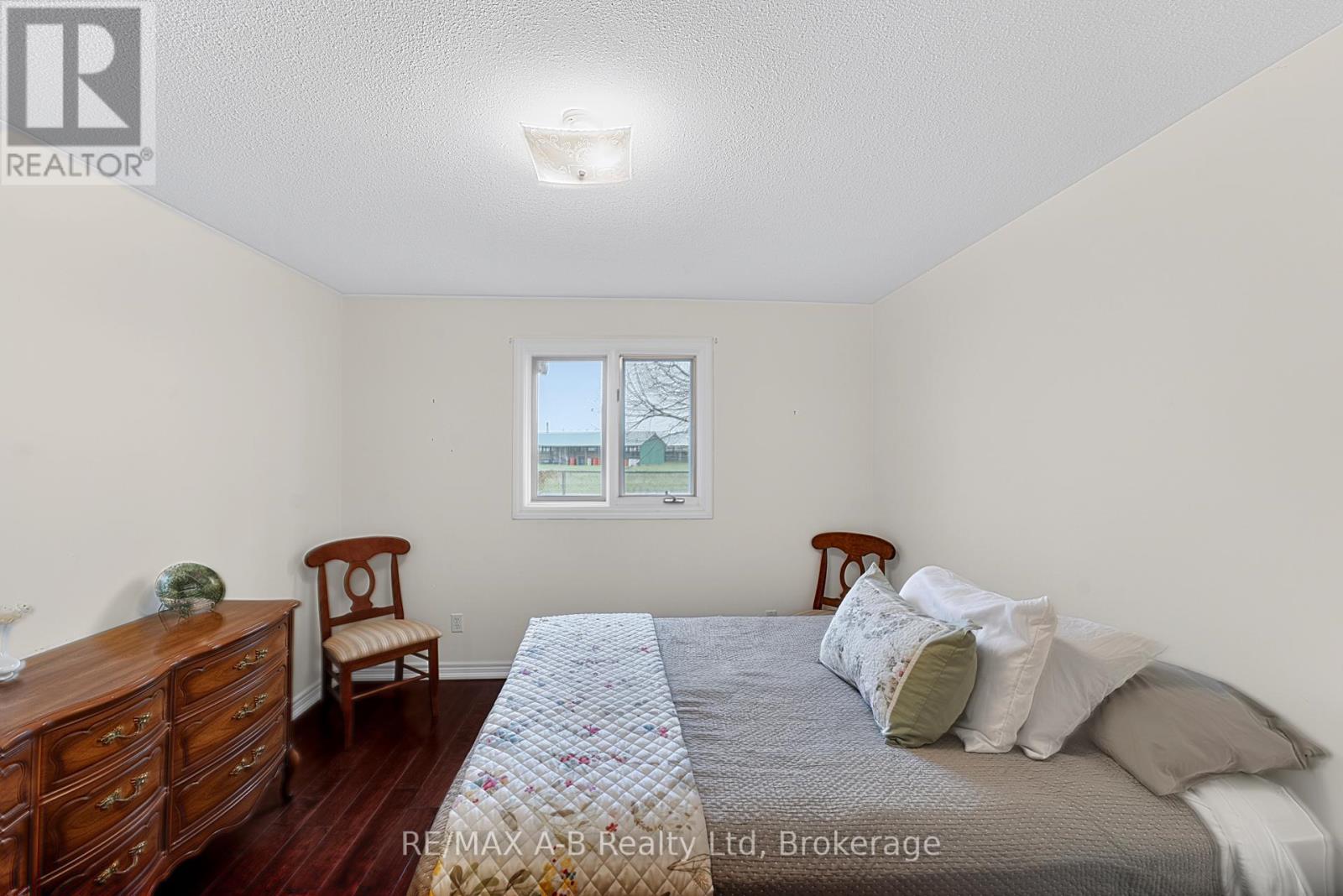 #23 24 GRIFFITHS DRIVE - 12