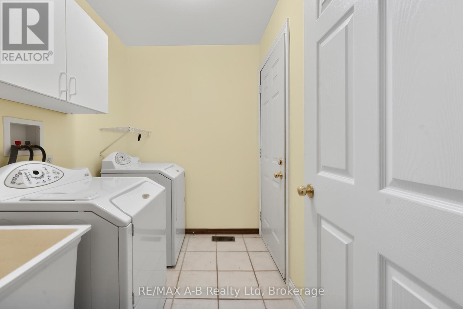 #23 24 GRIFFITHS DRIVE - 15