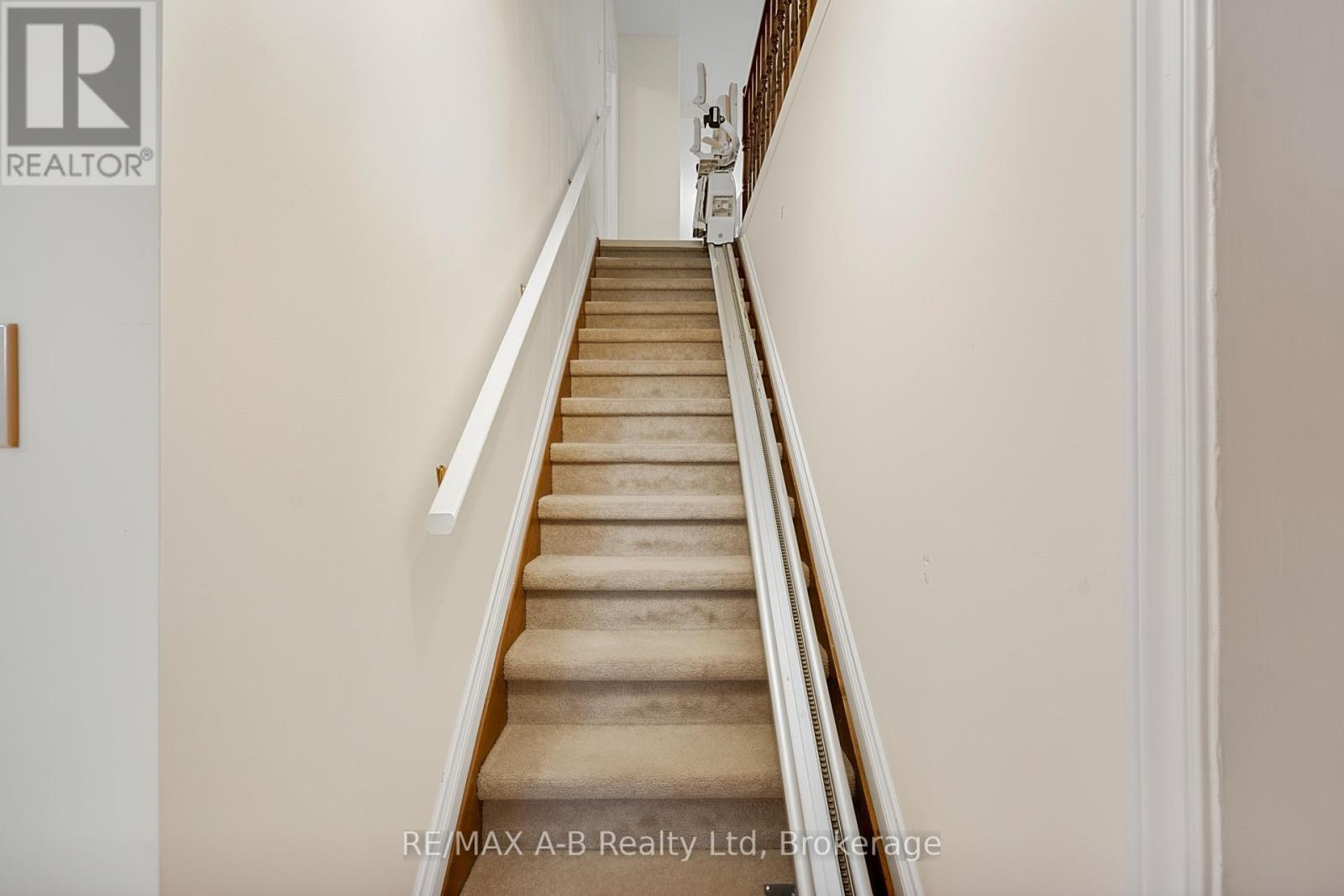 #23 24 GRIFFITHS DRIVE - 16