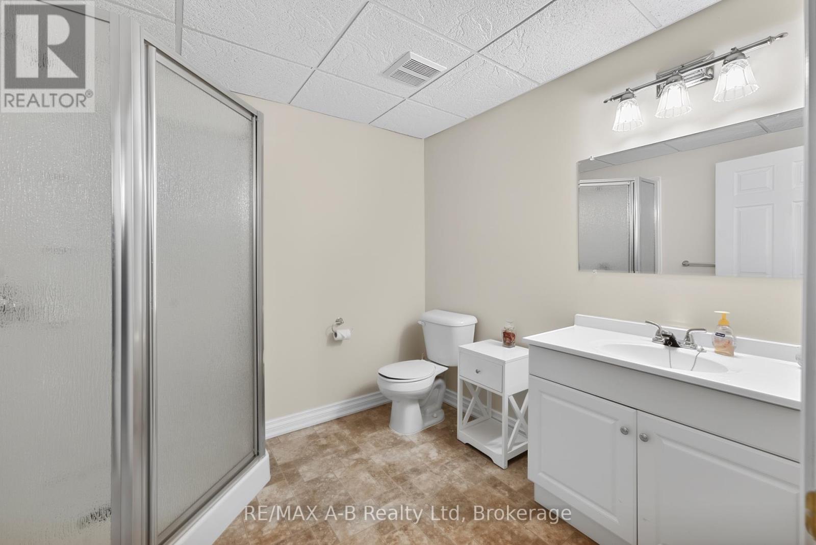 #23 24 GRIFFITHS DRIVE - 21