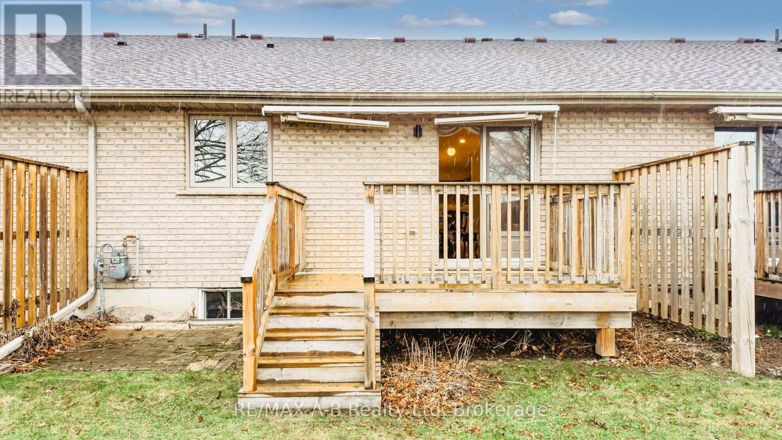 #23 24 GRIFFITHS DRIVE - 23