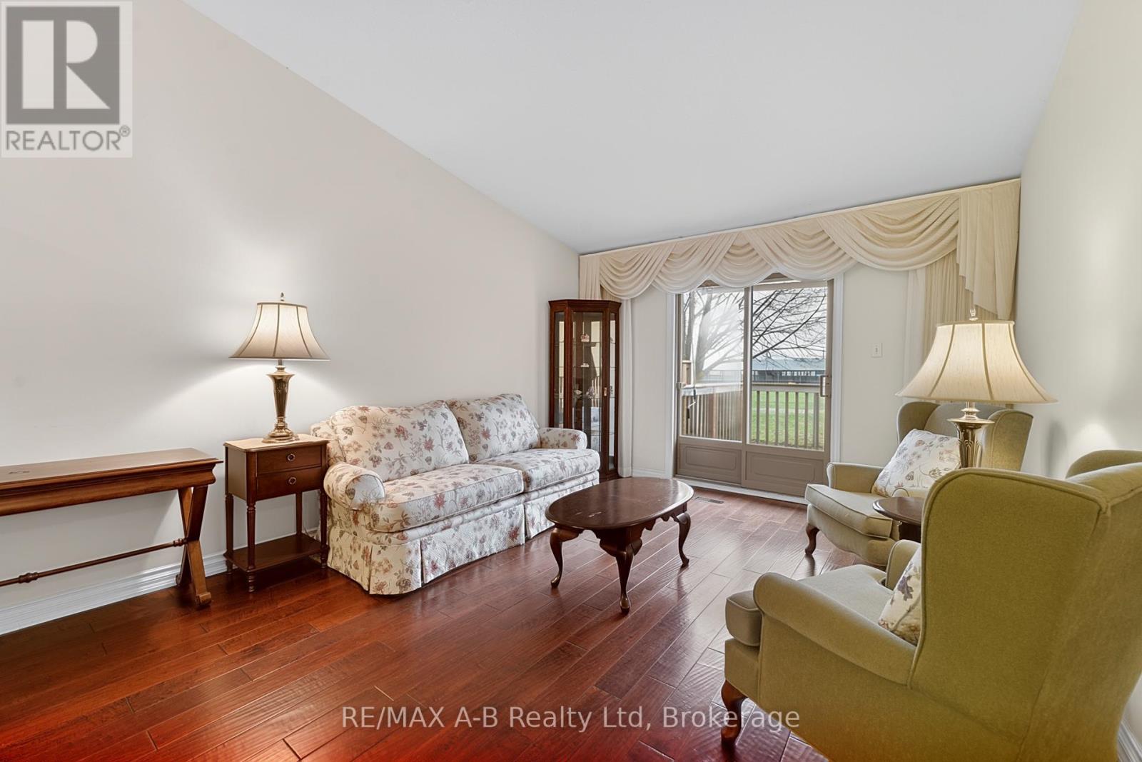 #23 24 GRIFFITHS DRIVE - 8