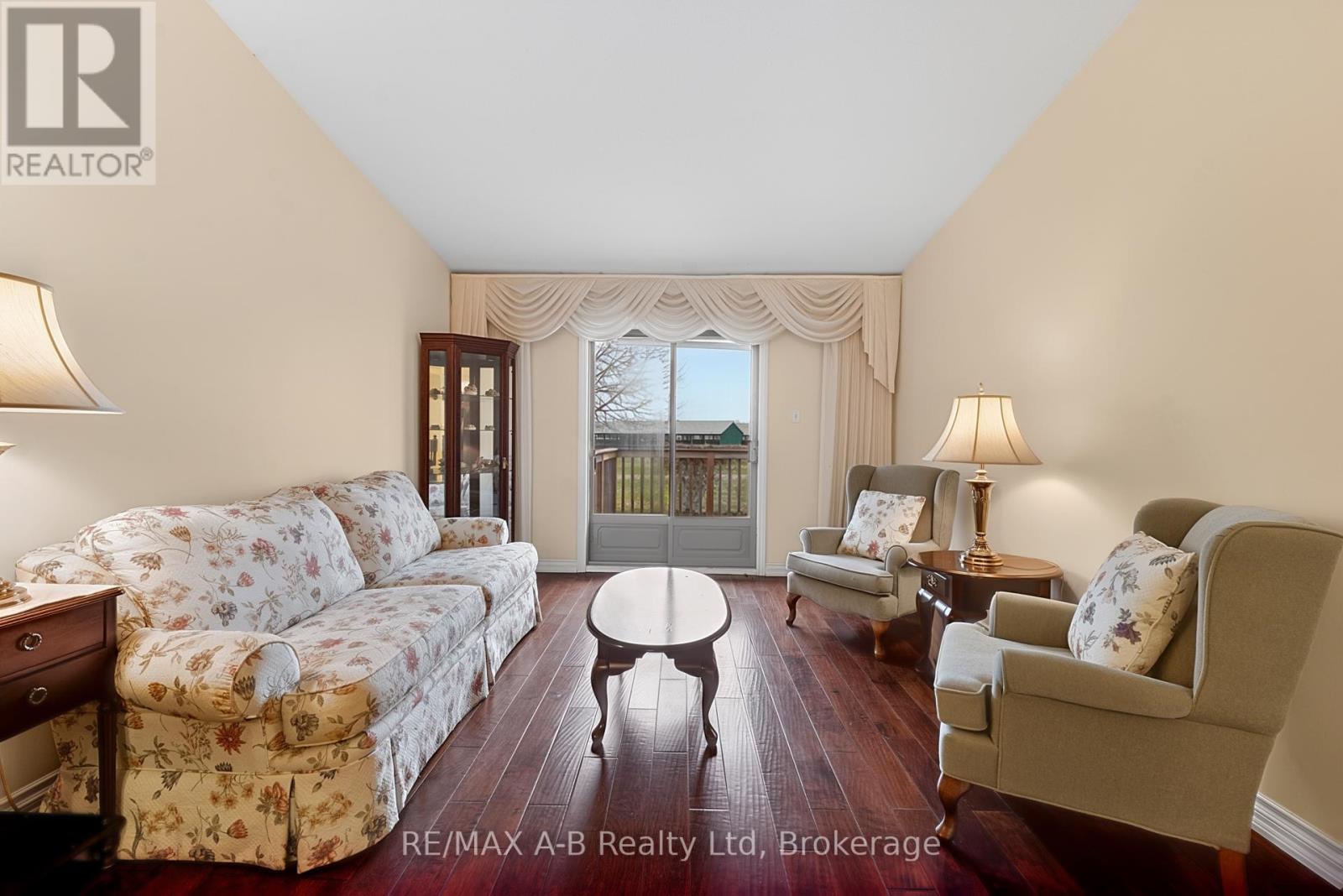 #23 24 GRIFFITHS DRIVE - 9