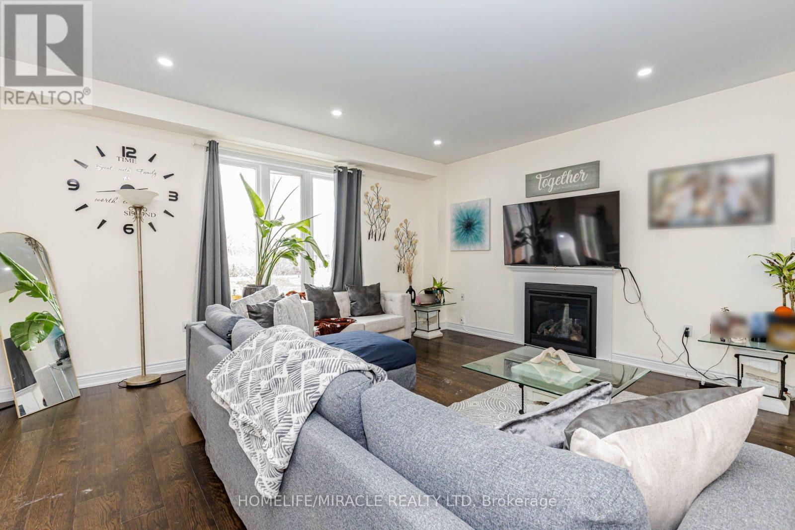 6 HILL STREET - 12