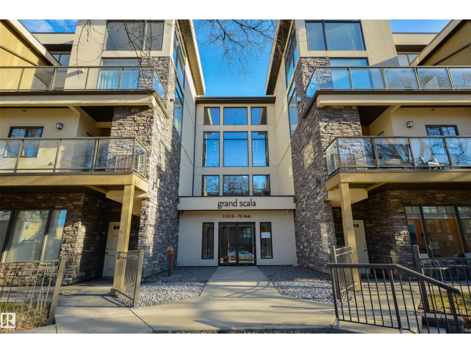 #7 11518 76 AV NW, Edmonton