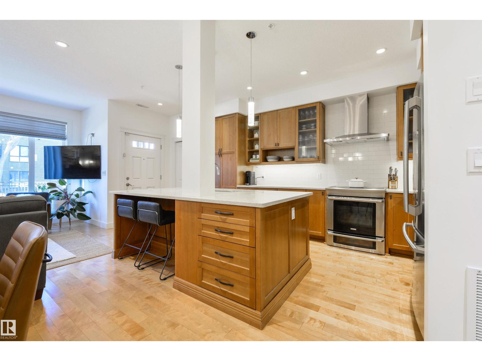 #7 11518 76 AV NW, Edmonton