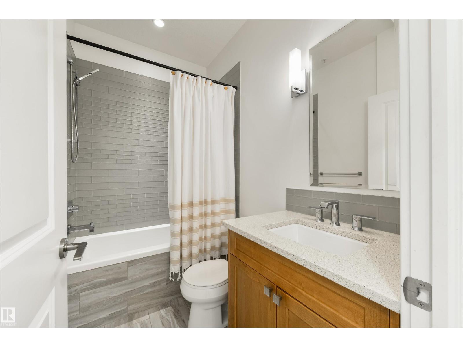 #7 11518 76 AV NW - 24
