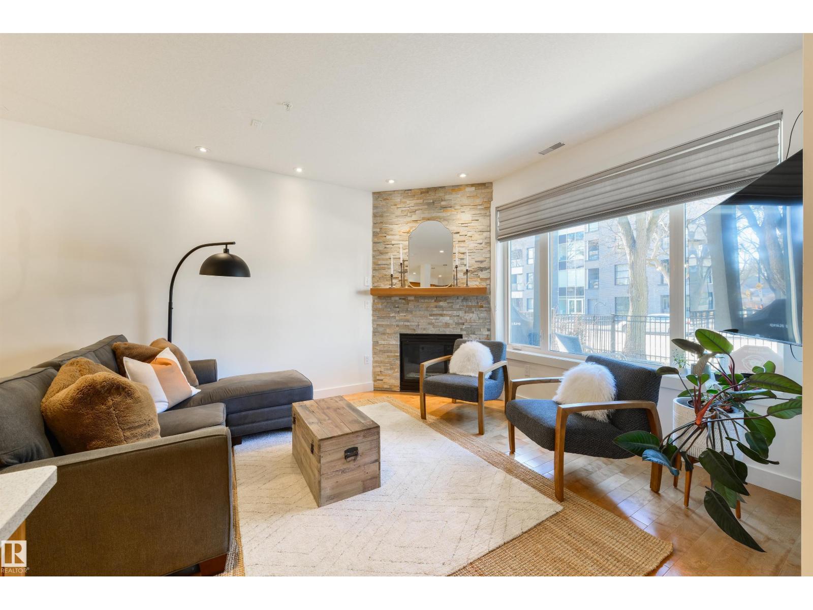 #7 11518 76 AV NW, Edmonton