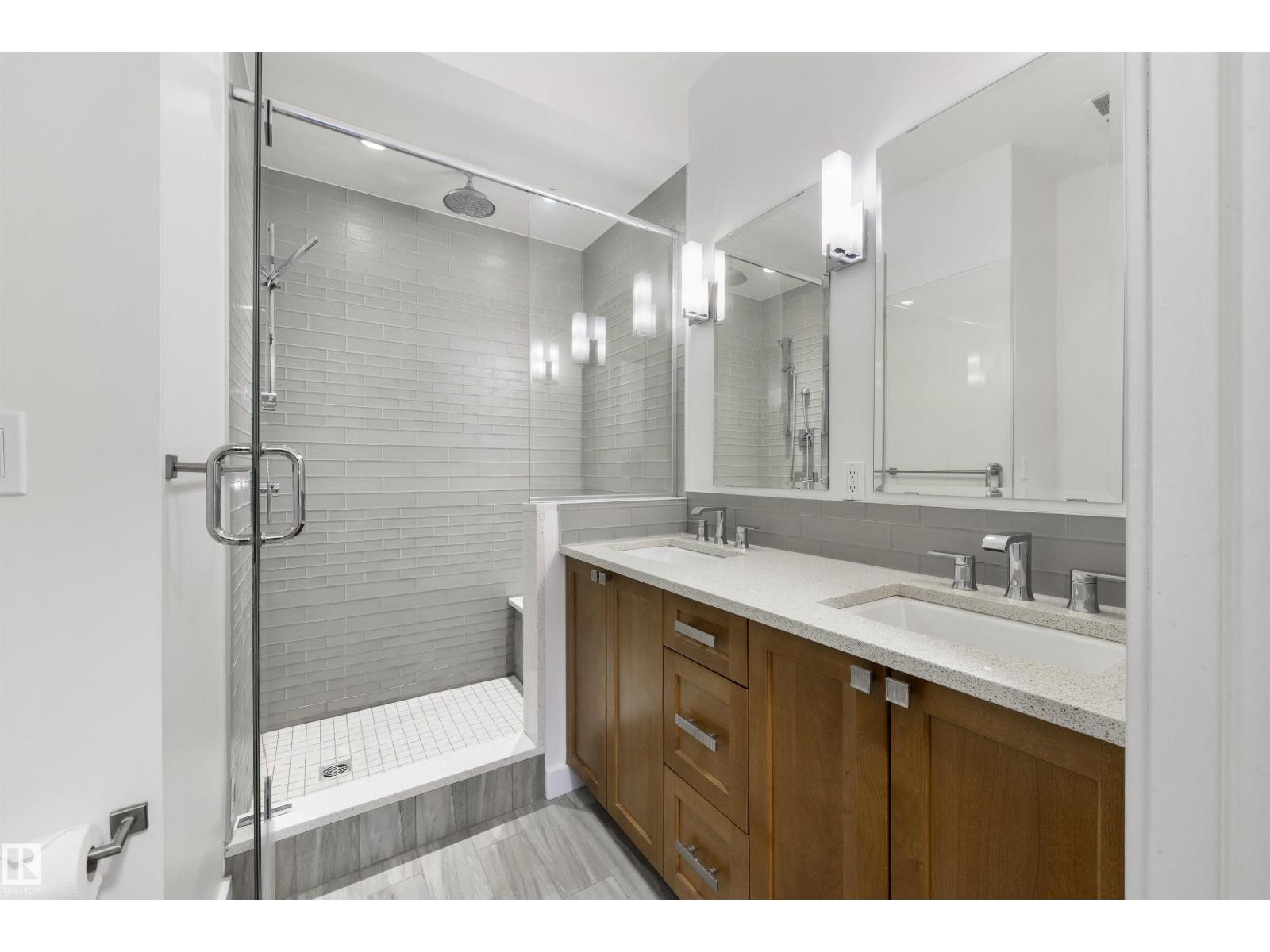 #7 11518 76 AV NW, Edmonton