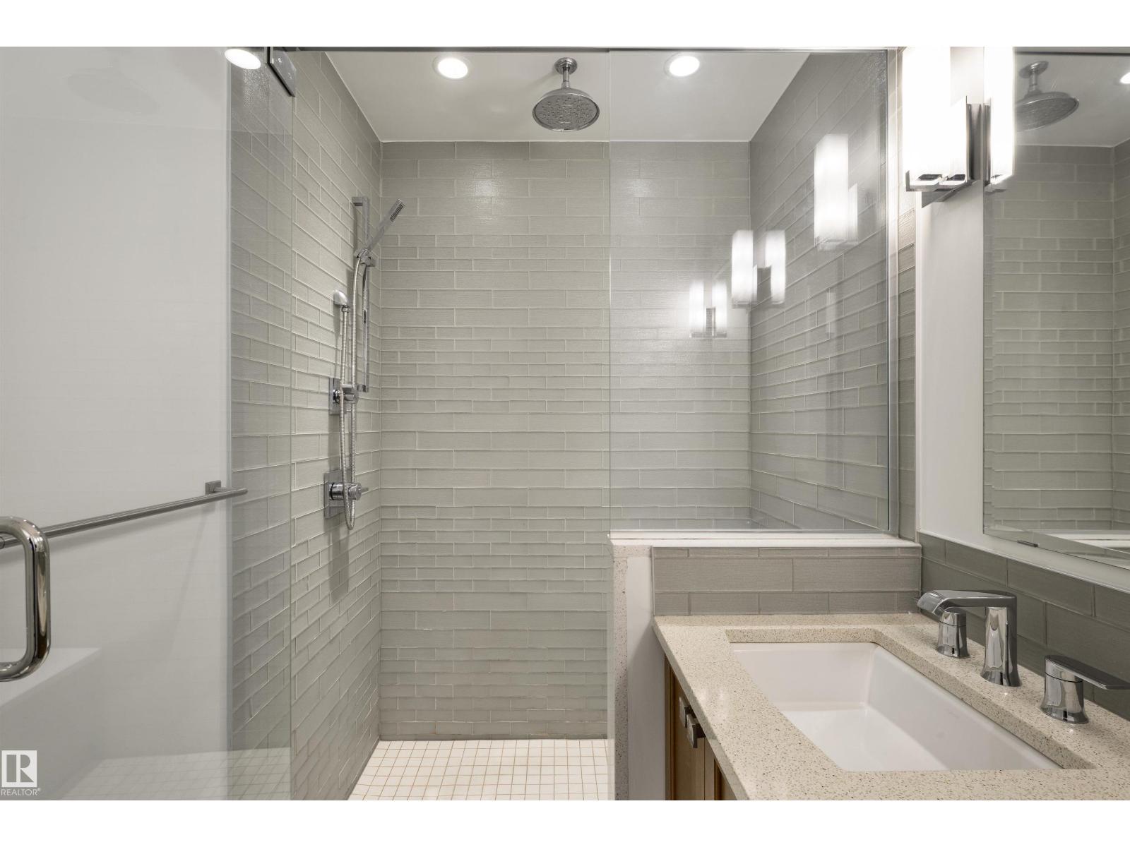 #7 11518 76 AV NW, Edmonton