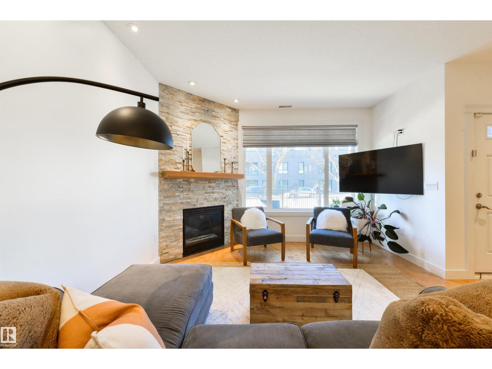 #7 11518 76 AV NW, Edmonton