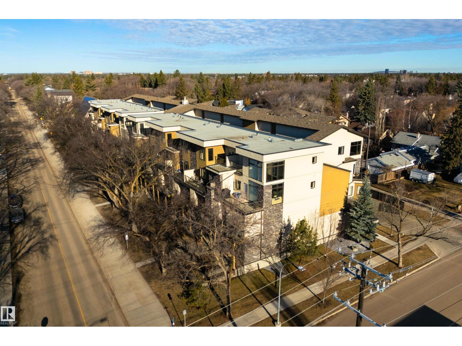 #7 11518 76 AV NW, Edmonton