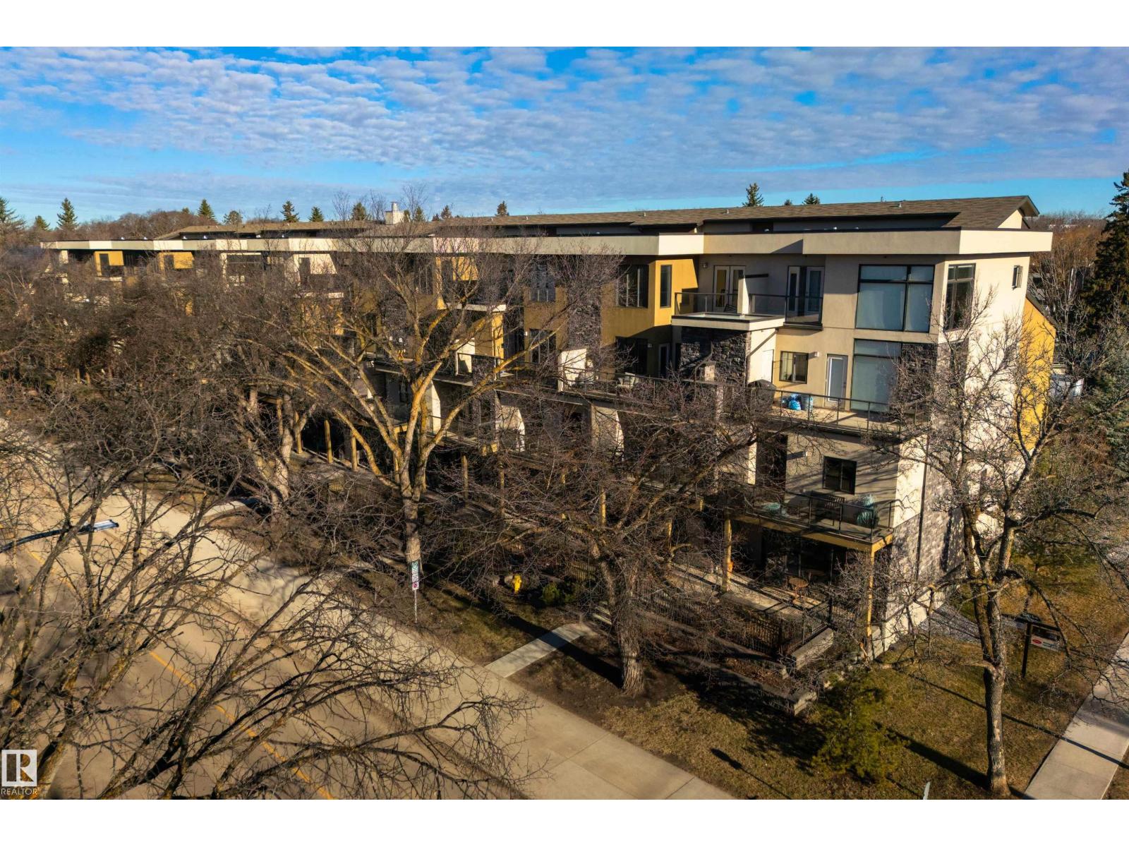 #7 11518 76 AV NW, Edmonton