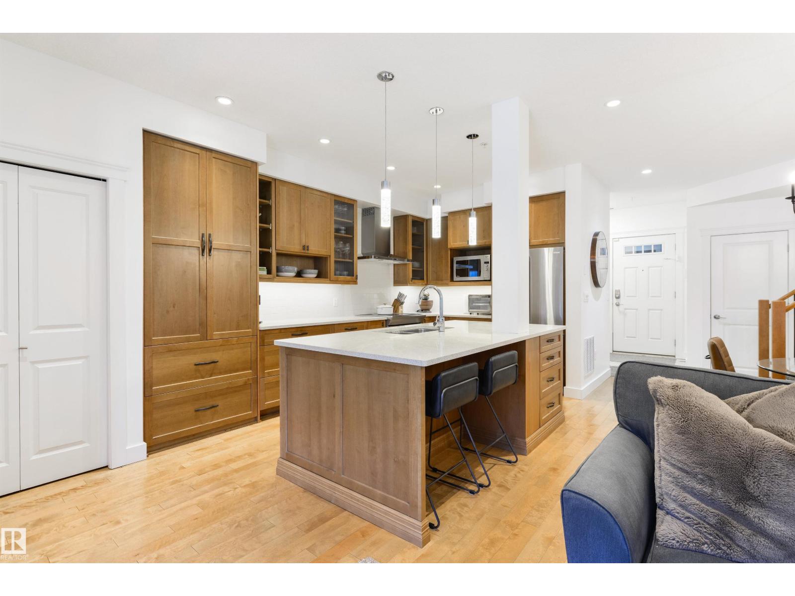 #7 11518 76 AV NW - 6