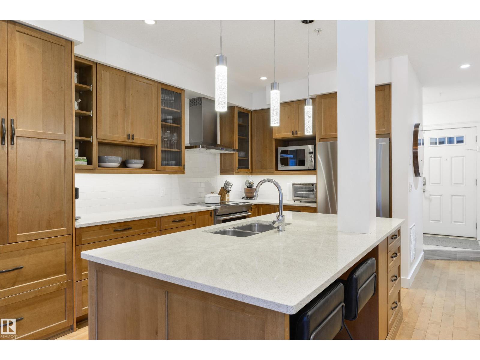 #7 11518 76 AV NW - 7
