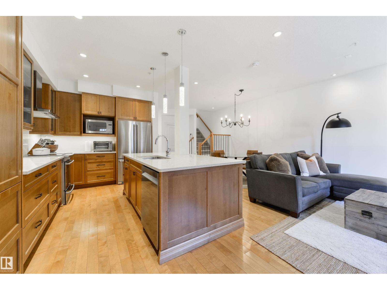 #7 11518 76 AV NW - 8