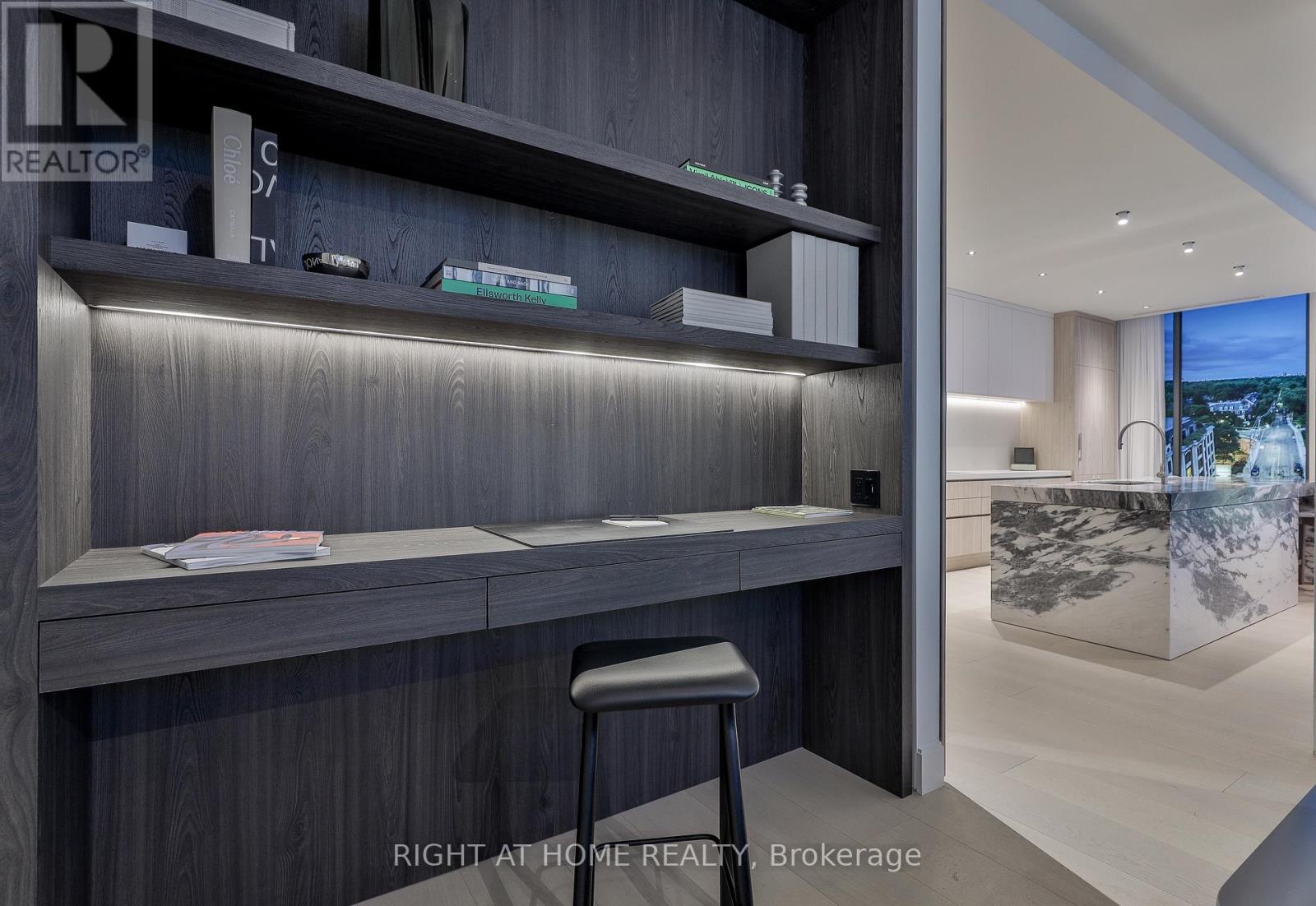 #403 1 ROXBOROUGH STREET W - 13