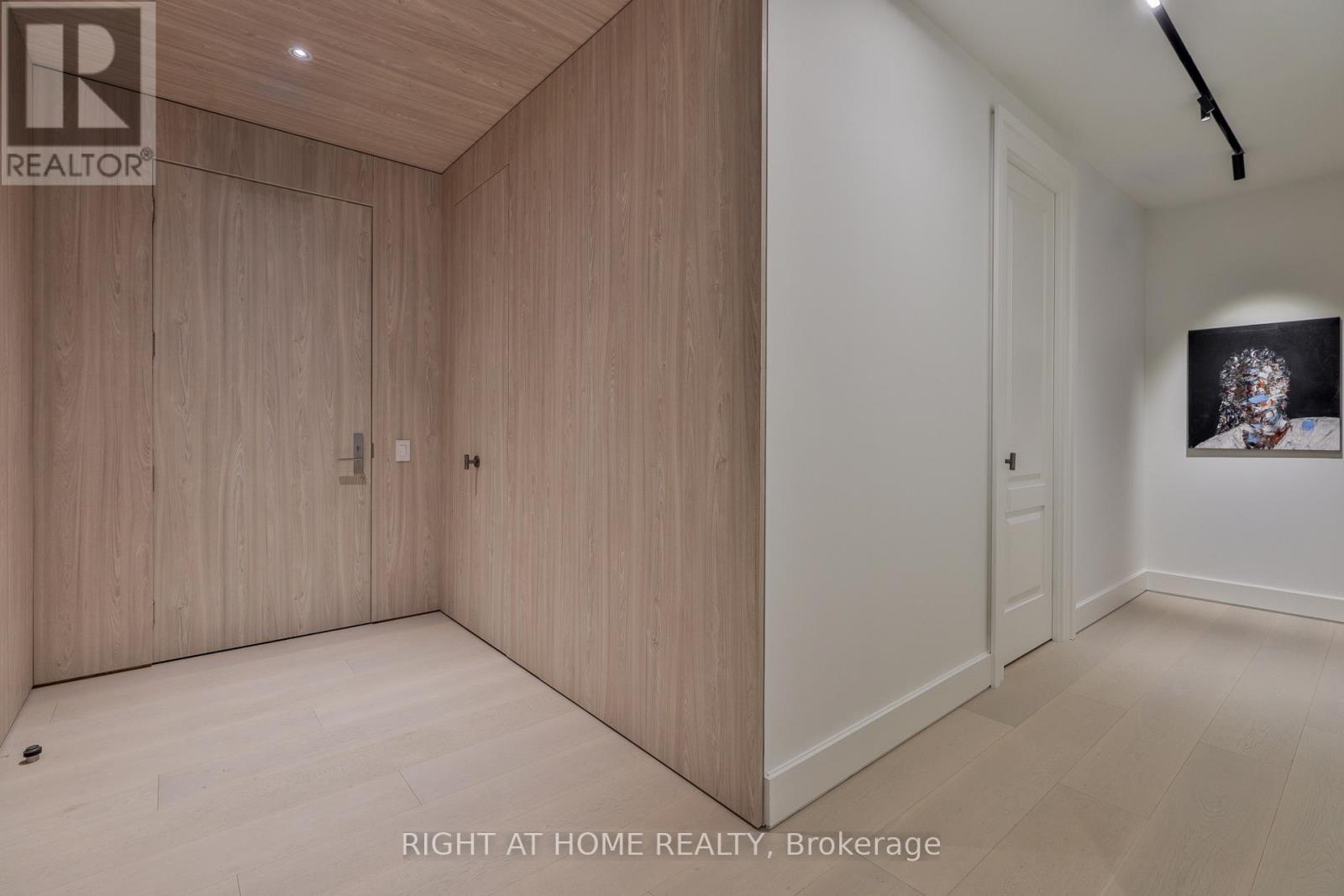#403 1 ROXBOROUGH STREET W - 14