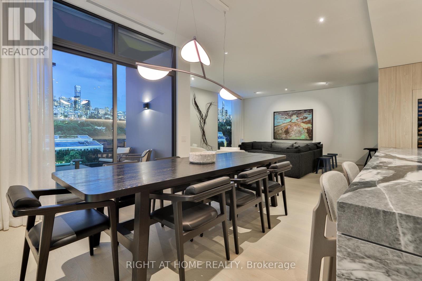 #403 1 ROXBOROUGH STREET W - 9
