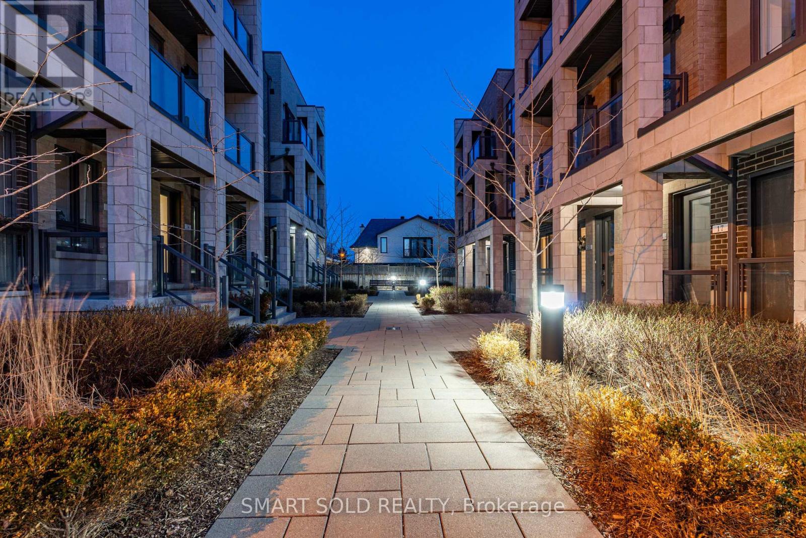 #14 713 LAWRENCE AVENUE W - 21