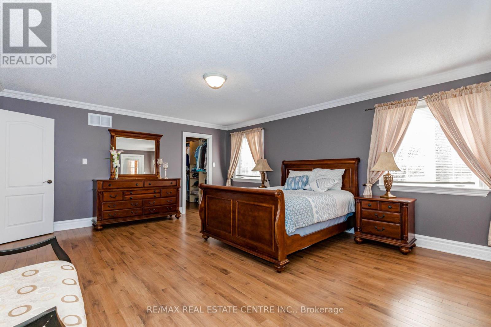 93 WOODVALLEY DRIVE - 23