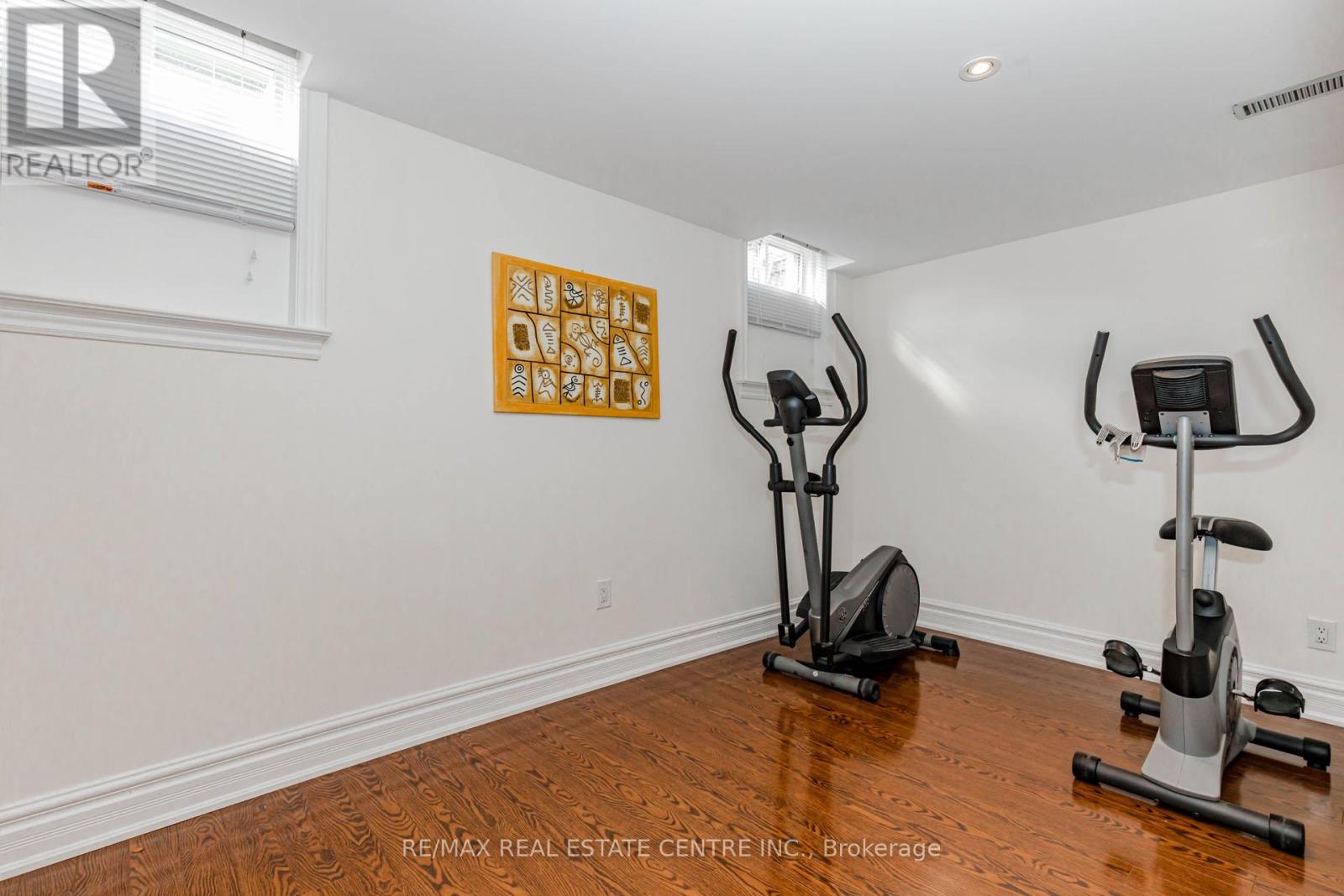 93 WOODVALLEY DRIVE - 36