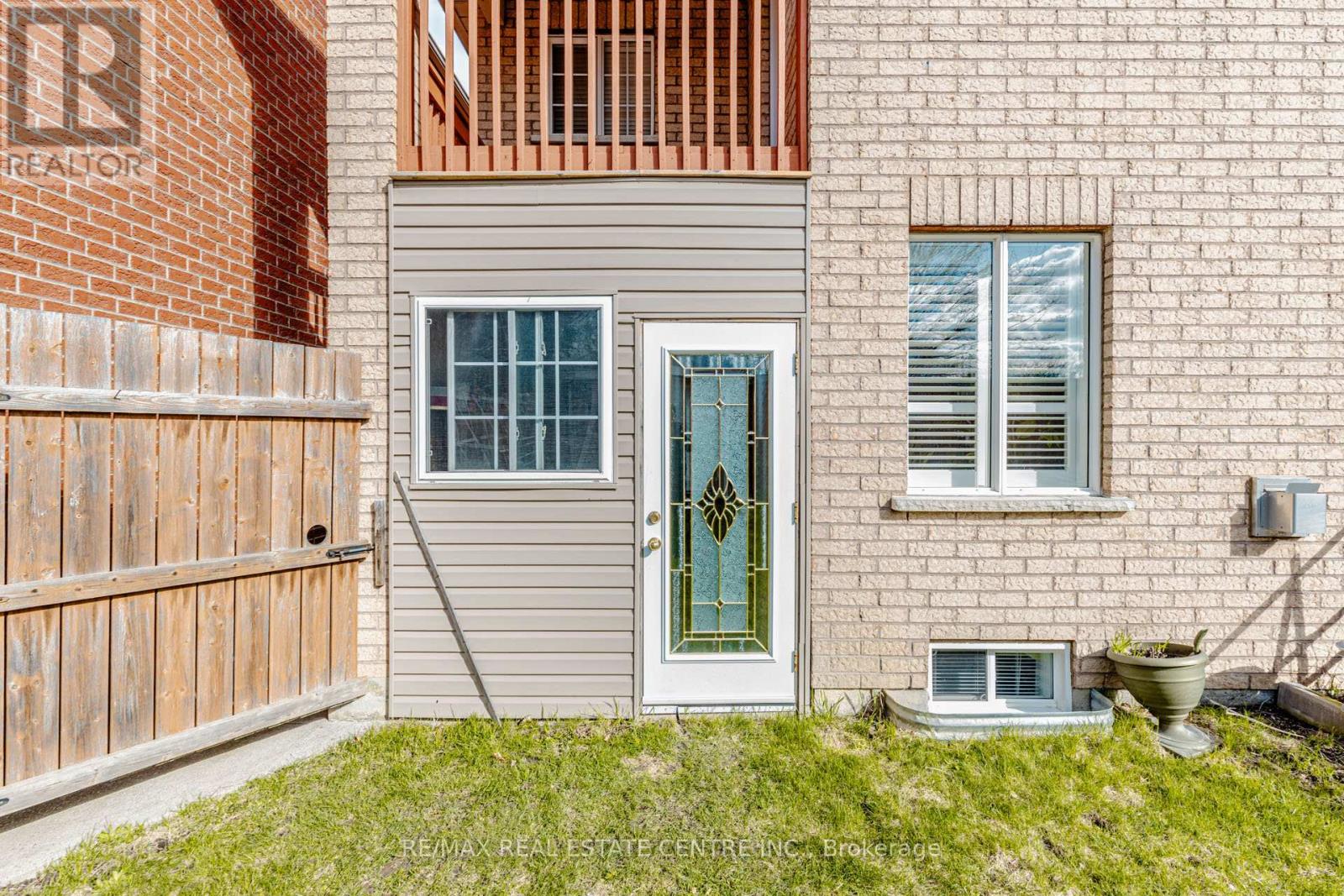 93 WOODVALLEY DRIVE - 37