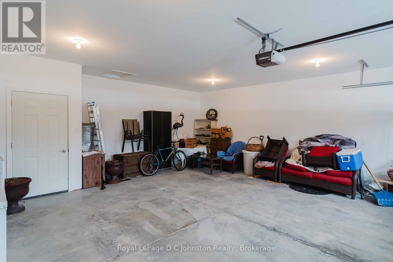 228 GREY STREET S - 22