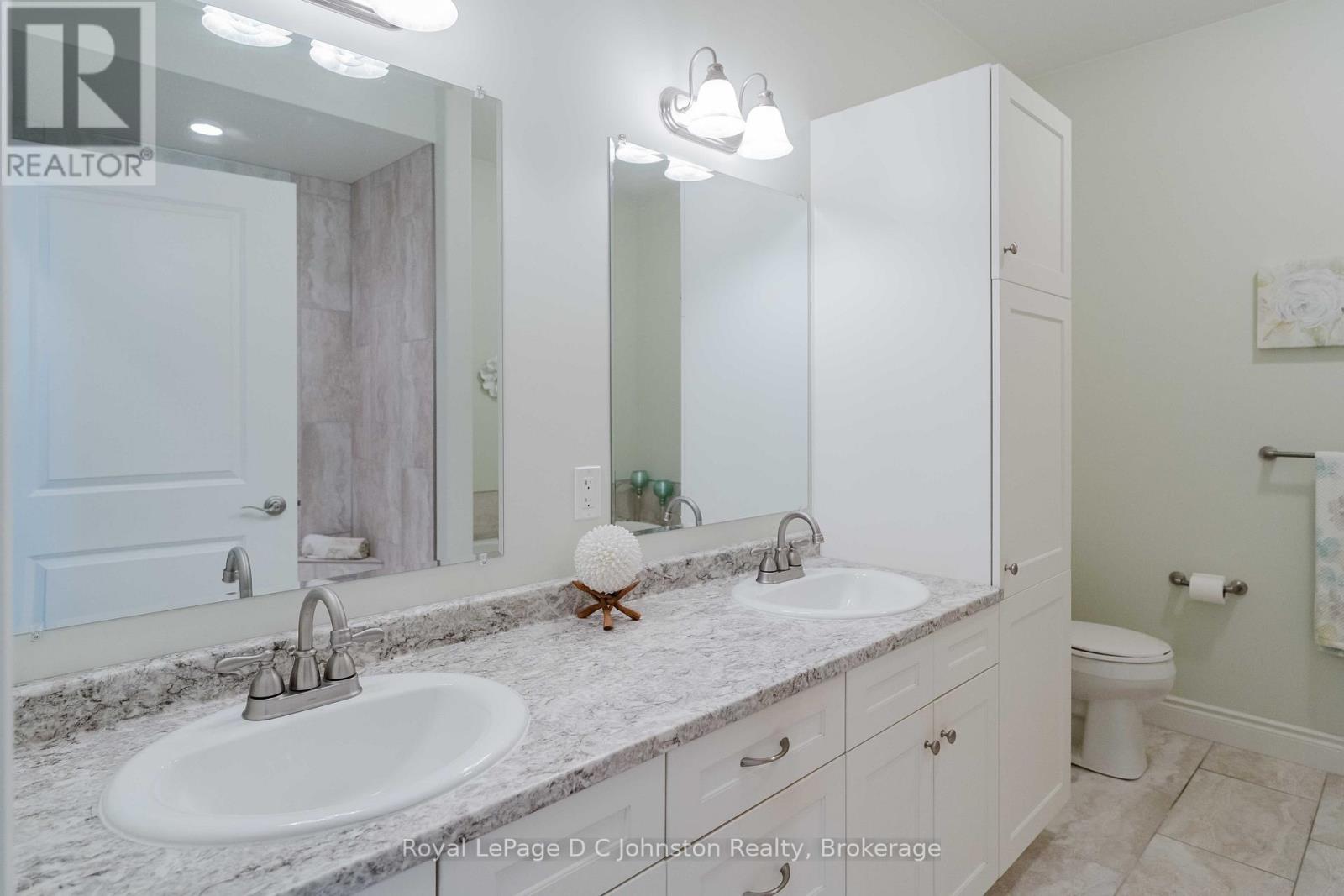 228 GREY STREET S - 9
