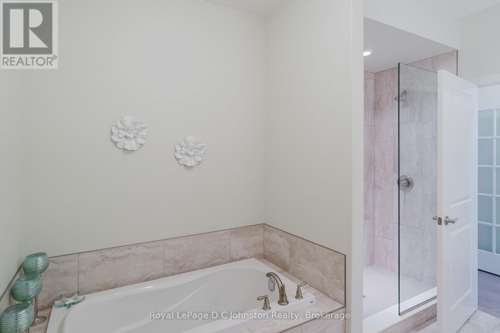 228 GREY STREET S - 10