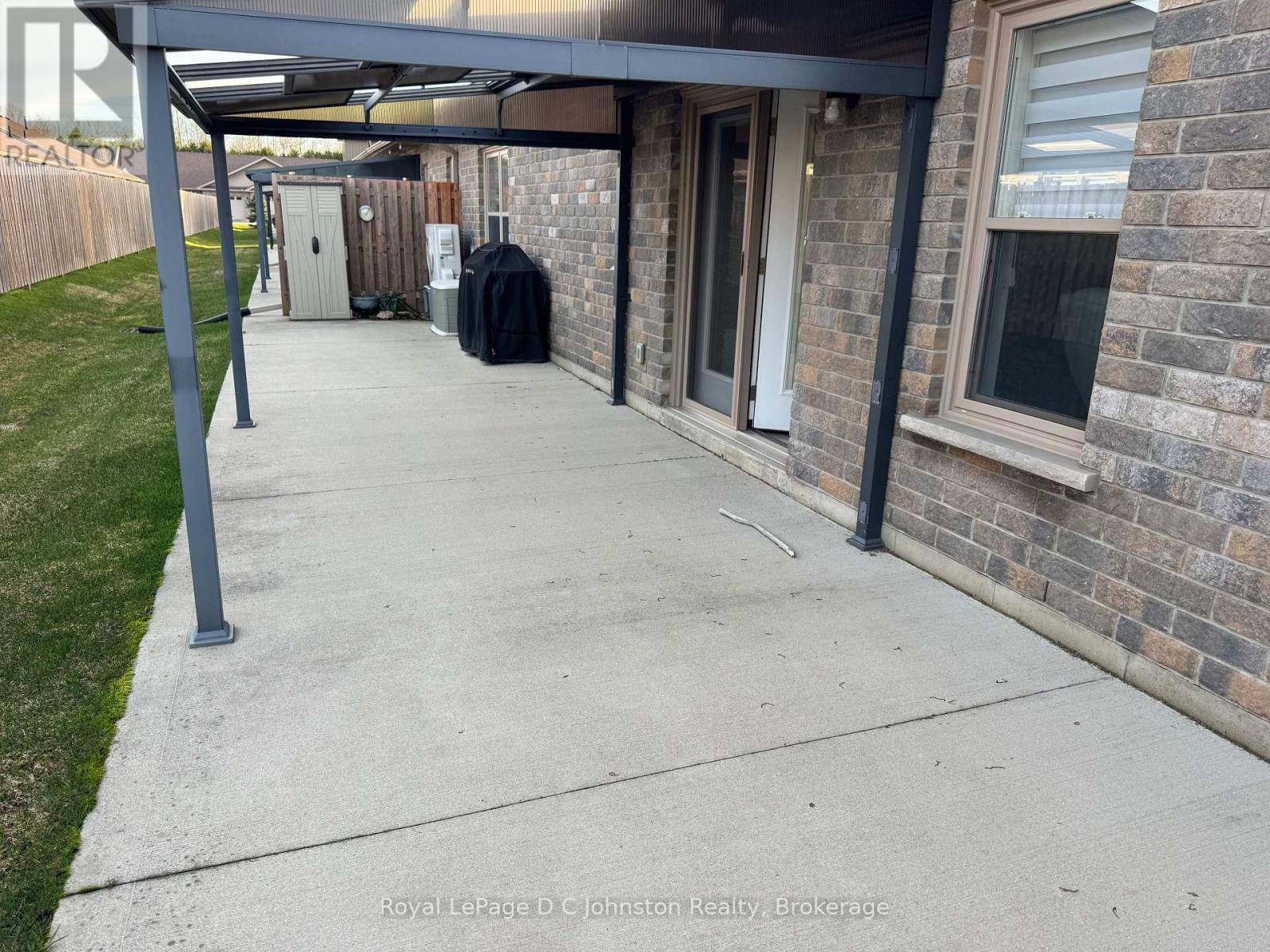 228 GREY STREET S - 21