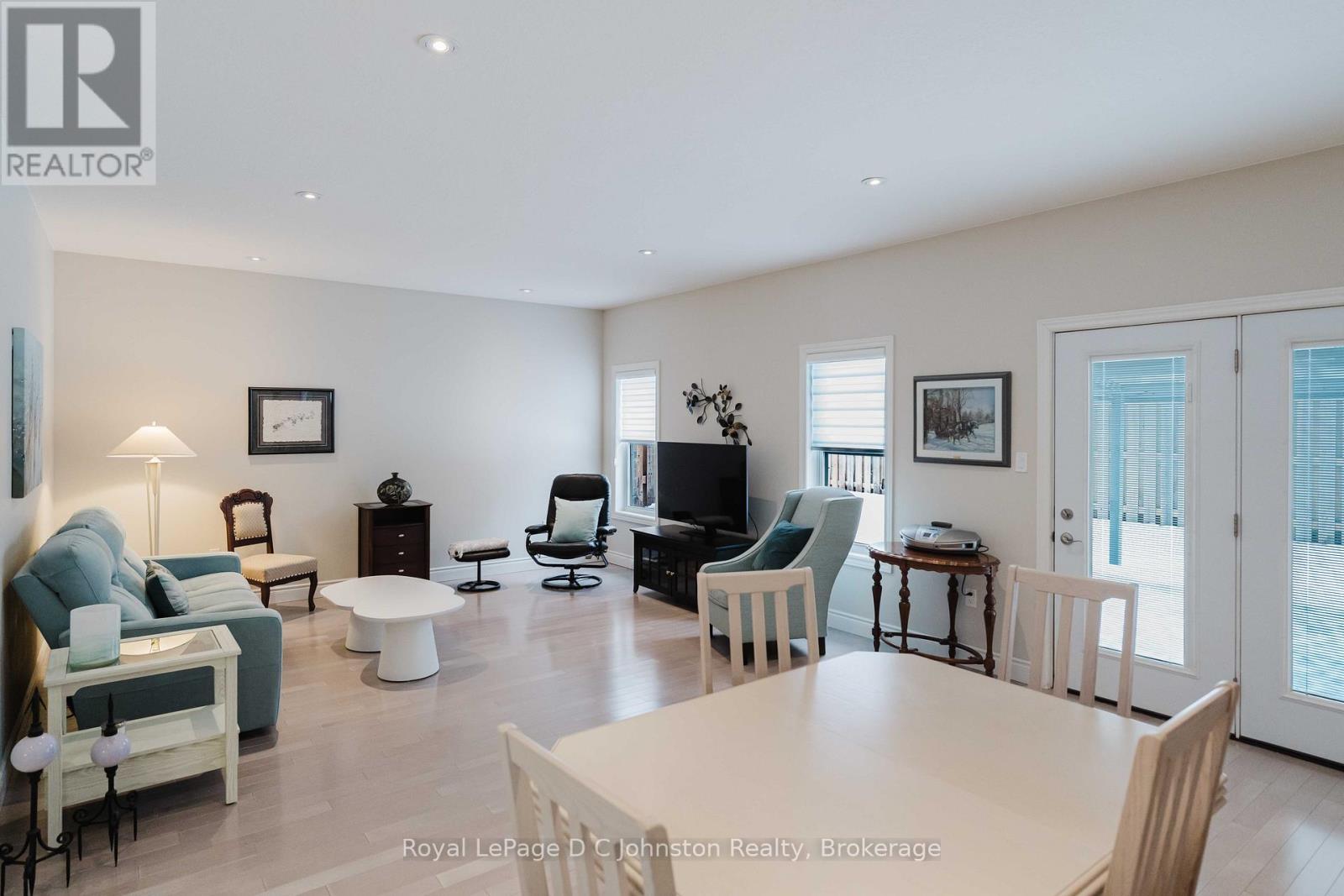 228 GREY STREET S - 6