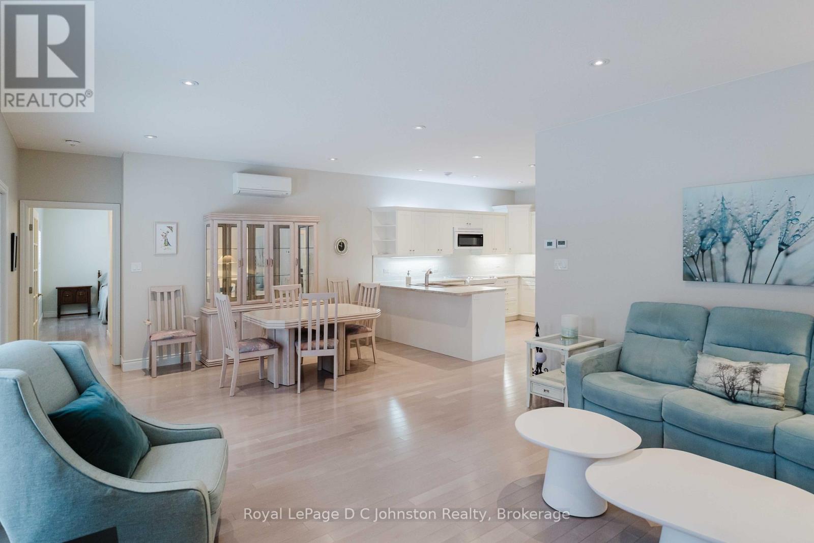 228 GREY STREET S - 8