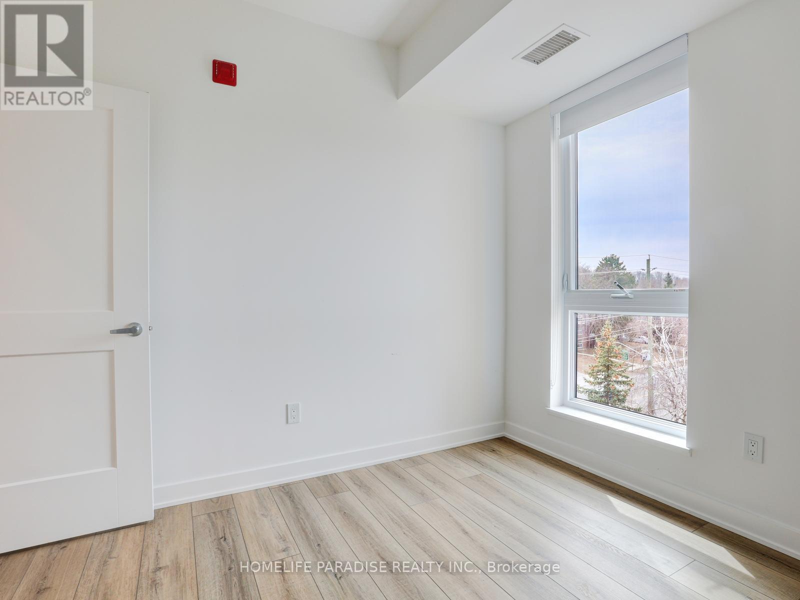 #416 312 ERB STREET W - 33