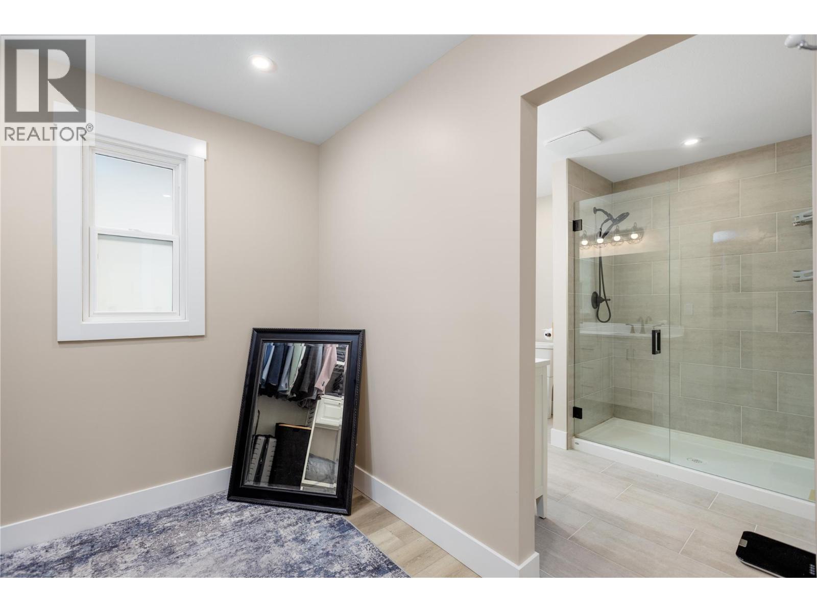 5496 93/95 Highway - 24