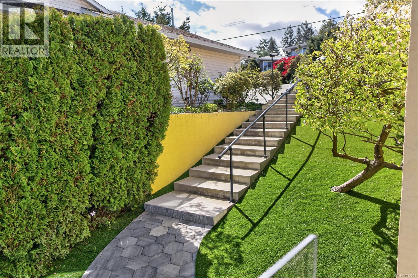 1214 College Dr - 52