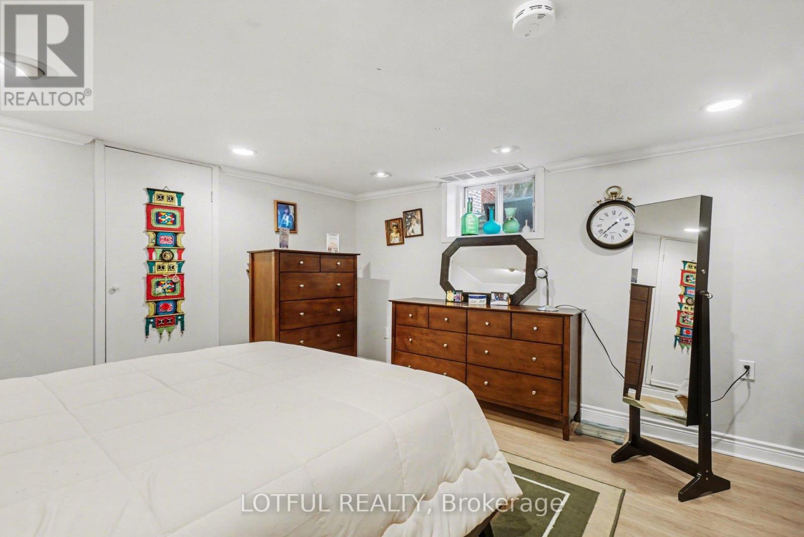 1 Bath House for Rent in Ottawa – 2 – 518 HILSON AVENUE, Ottawa – MLS# X13025176 - Image 11