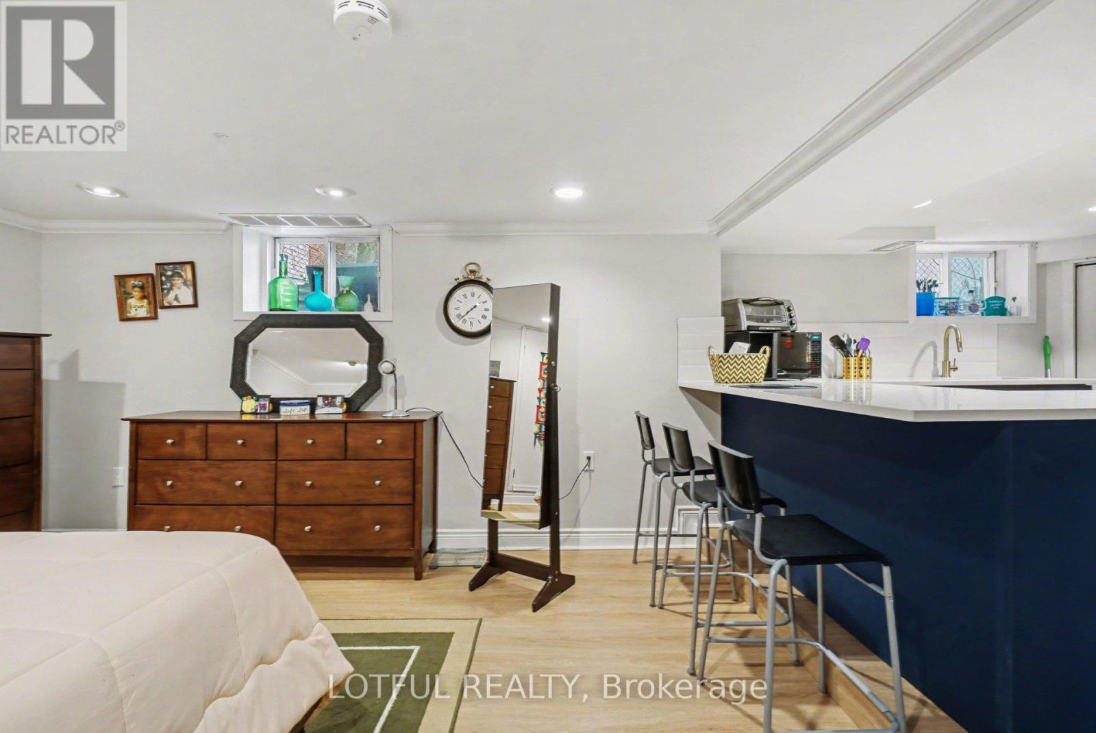 1 Bath House for Rent in Ottawa – 2 – 518 HILSON AVENUE, Ottawa – MLS# X13025176 - Image 12