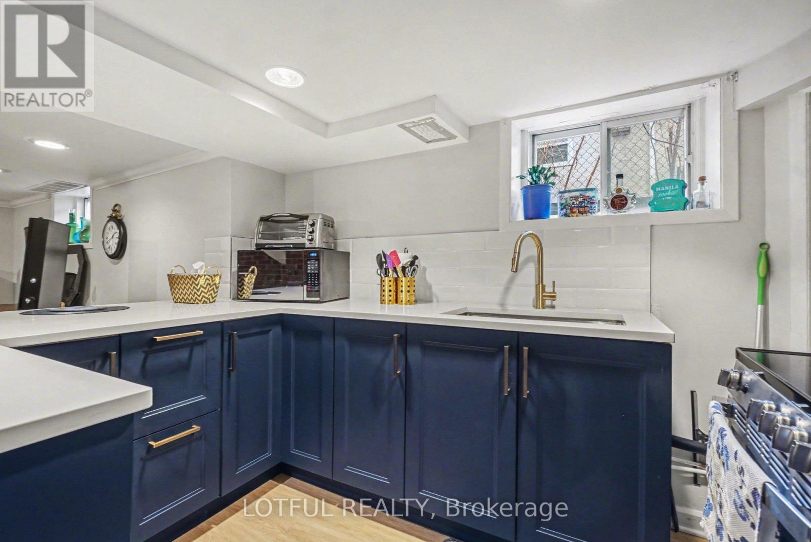 1 Bath House for Rent in Ottawa – 2 – 518 HILSON AVENUE, Ottawa – MLS# X13025176 - Image 17